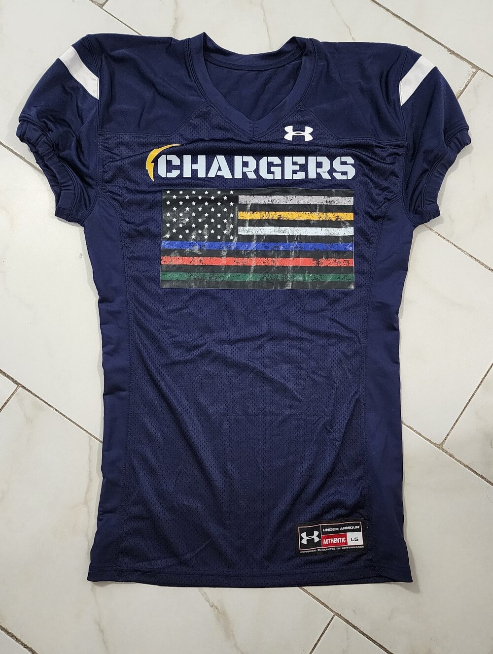Under Armour Navy Chargers Womenโs Graphic Jersey Top